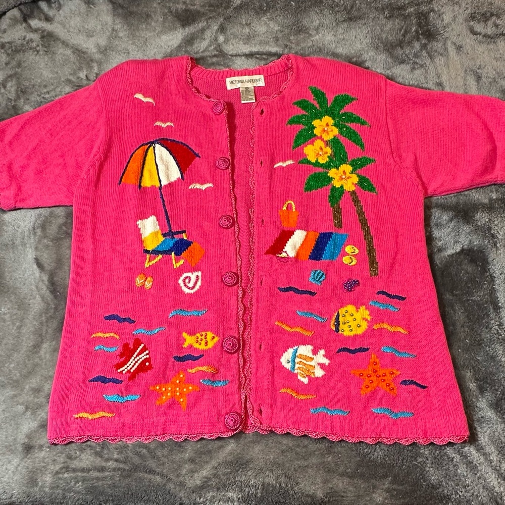 Vintage Women’s Pink Embroidered Beach Scene Short Sleeve Top Summer